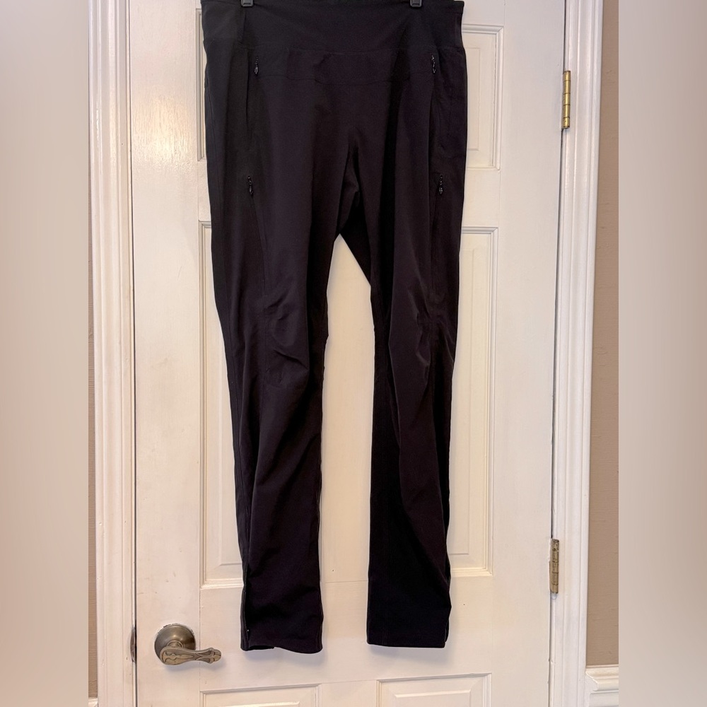 Lululemon Athletica Black Joggers for Effortless Style - Picture 2 of 13